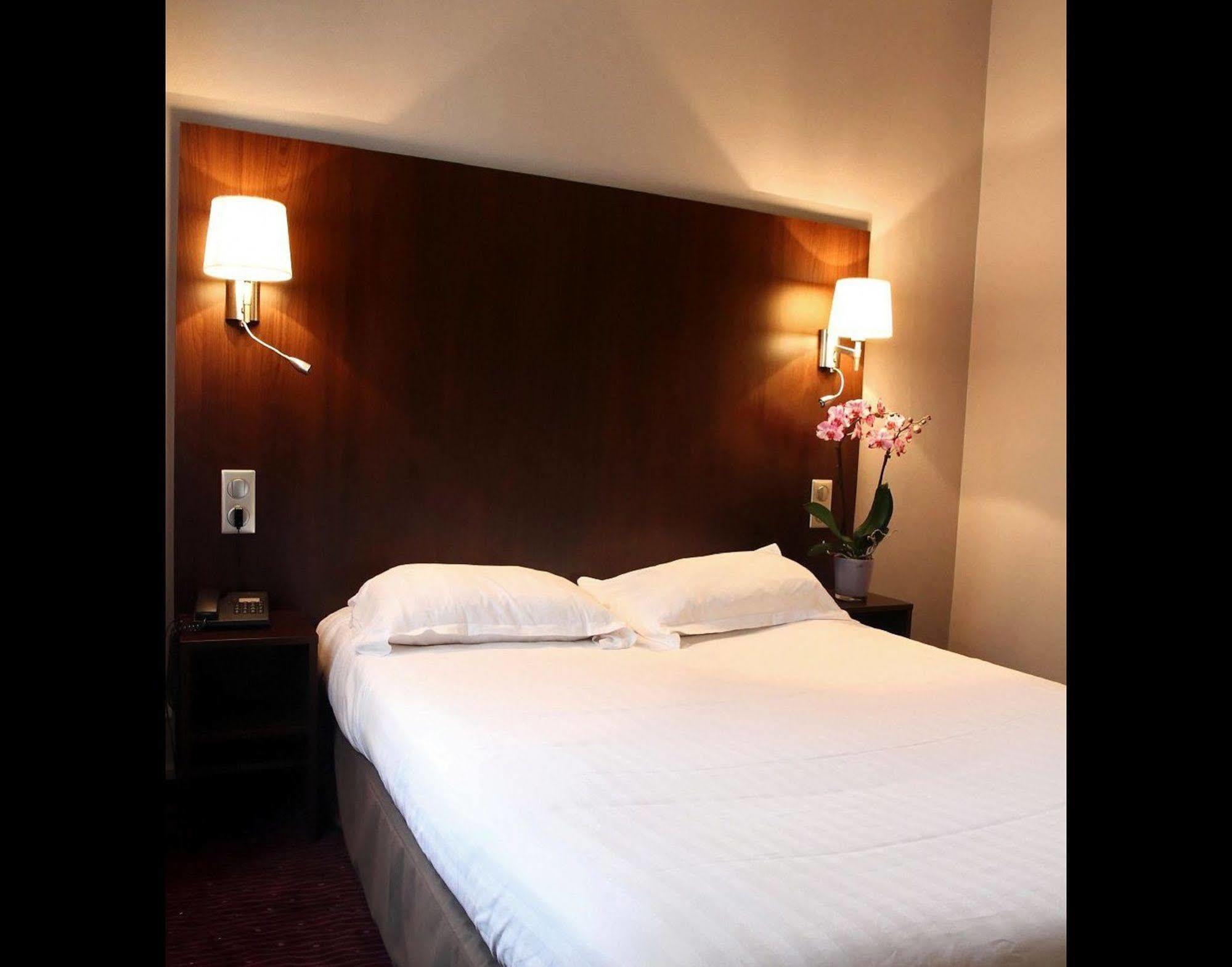Hotel L'Interlude Paris Exterior photo