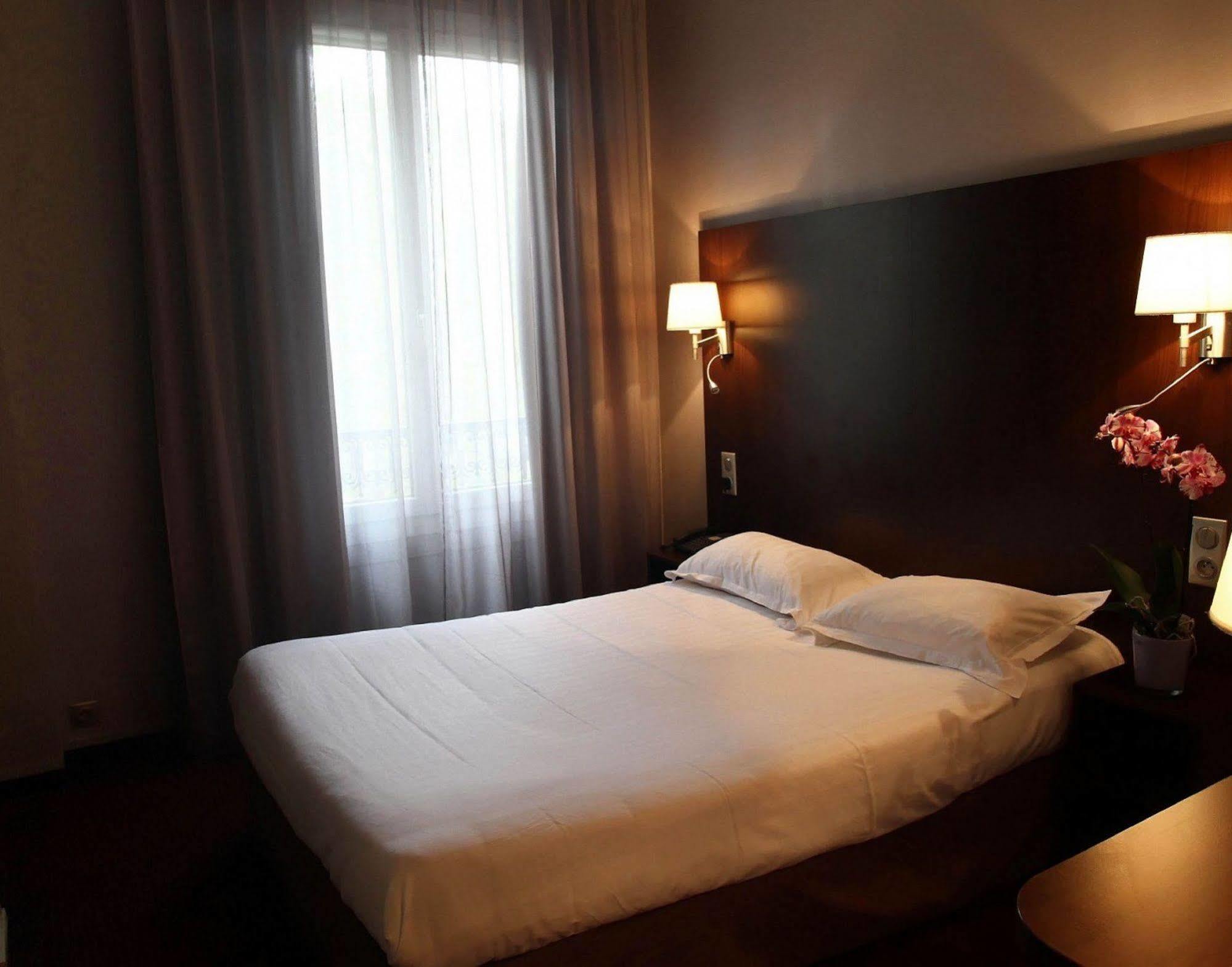 Hotel L'Interlude Paris Exterior photo